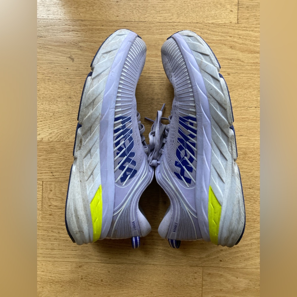 Hoka One One Women’s Bondi 7 in Lavender and Neon Yellow Size 10